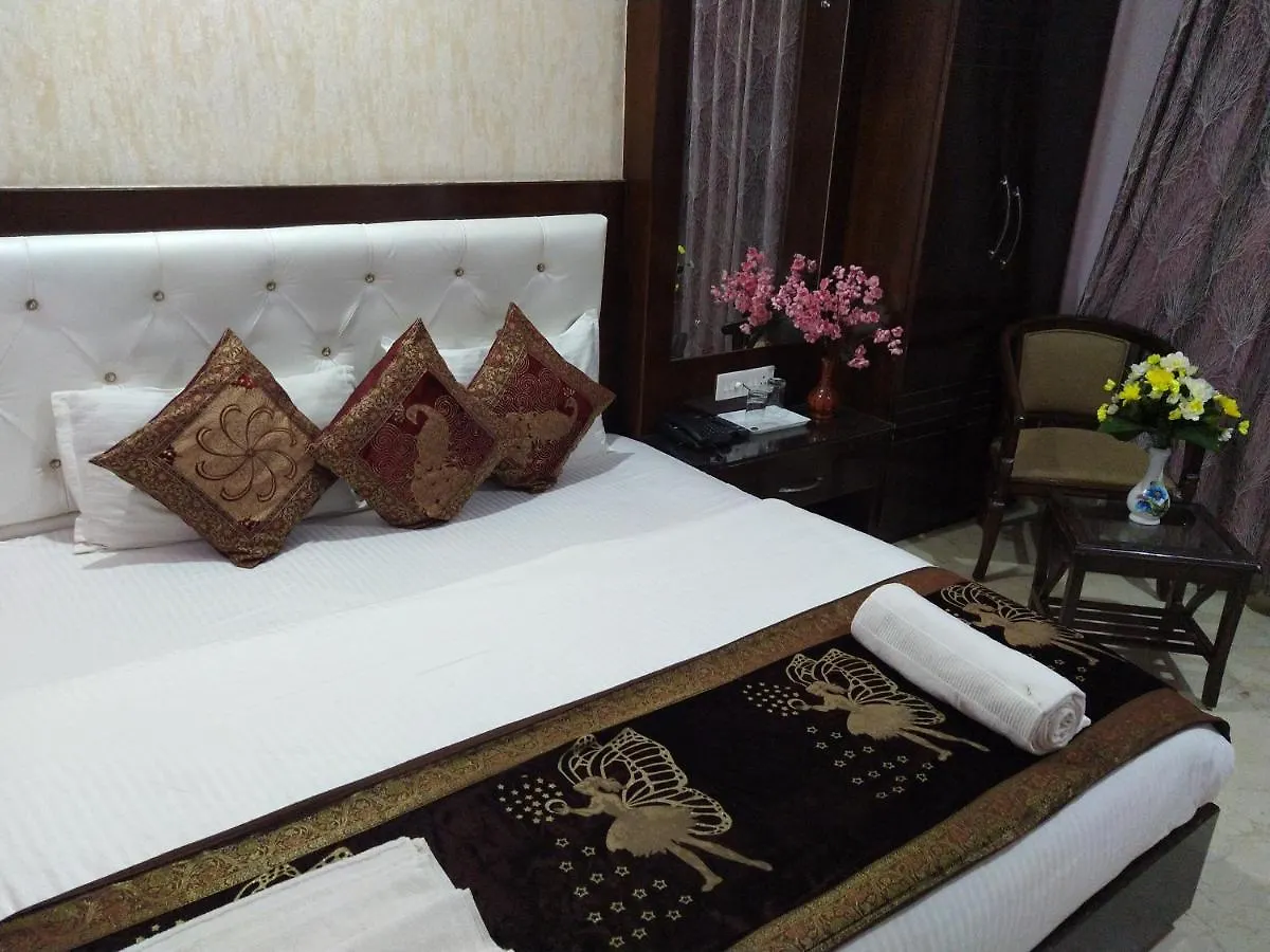 Hotel Midcity Varanasi 3*,  India